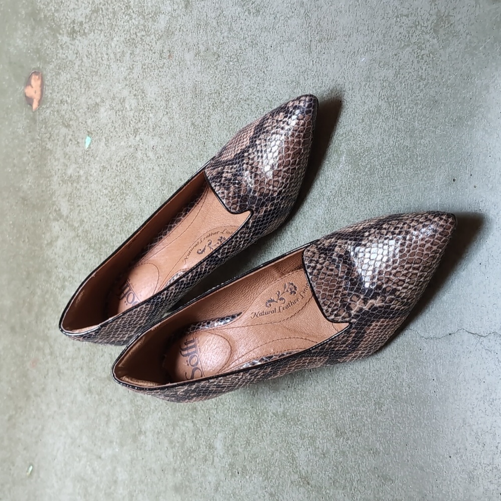 Sofft snake pattern low heel pumps